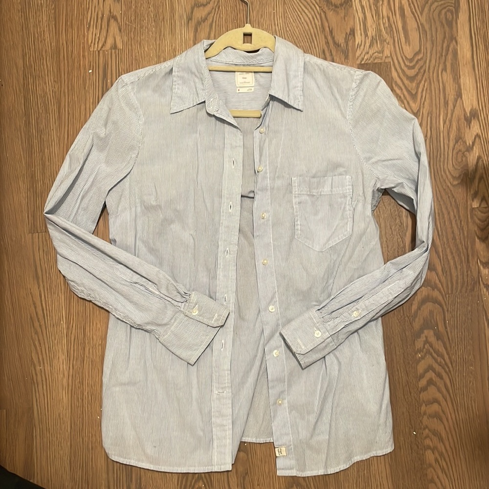 Gap blue and white striped fitted boyfriend shirt